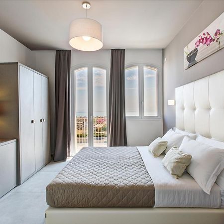 Hotel Villa Augustea Rimini Bagian luar foto