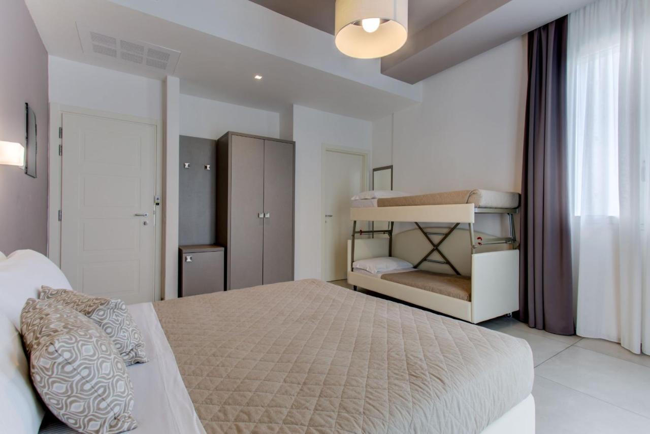 Hotel Villa Augustea Rimini Bagian luar foto