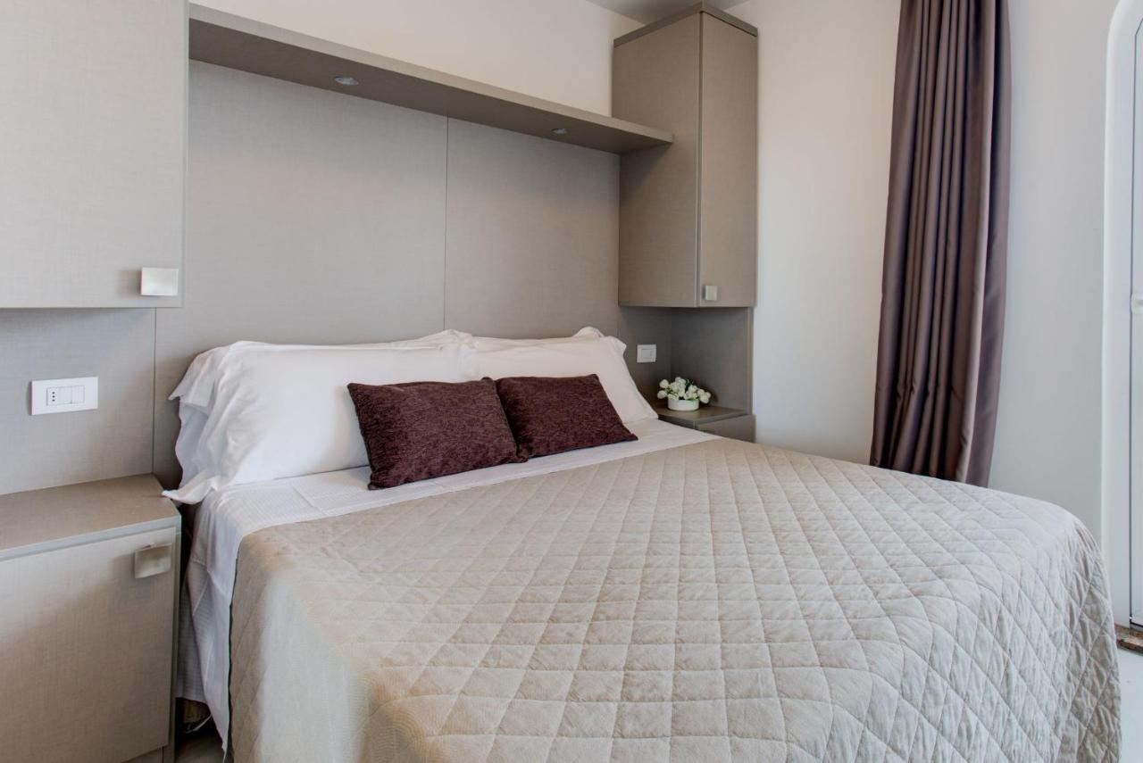 Hotel Villa Augustea Rimini Bagian luar foto