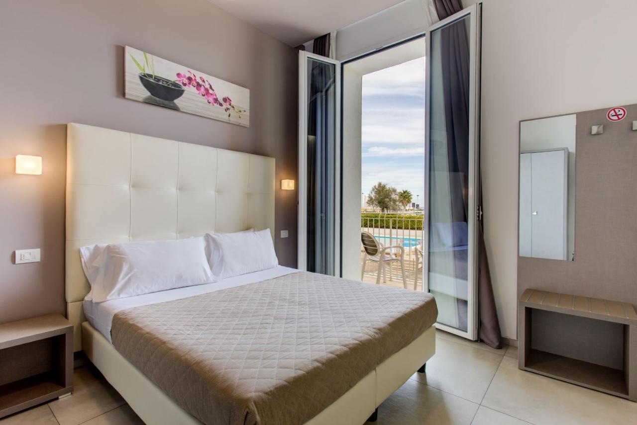 Hotel Villa Augustea Rimini Bagian luar foto