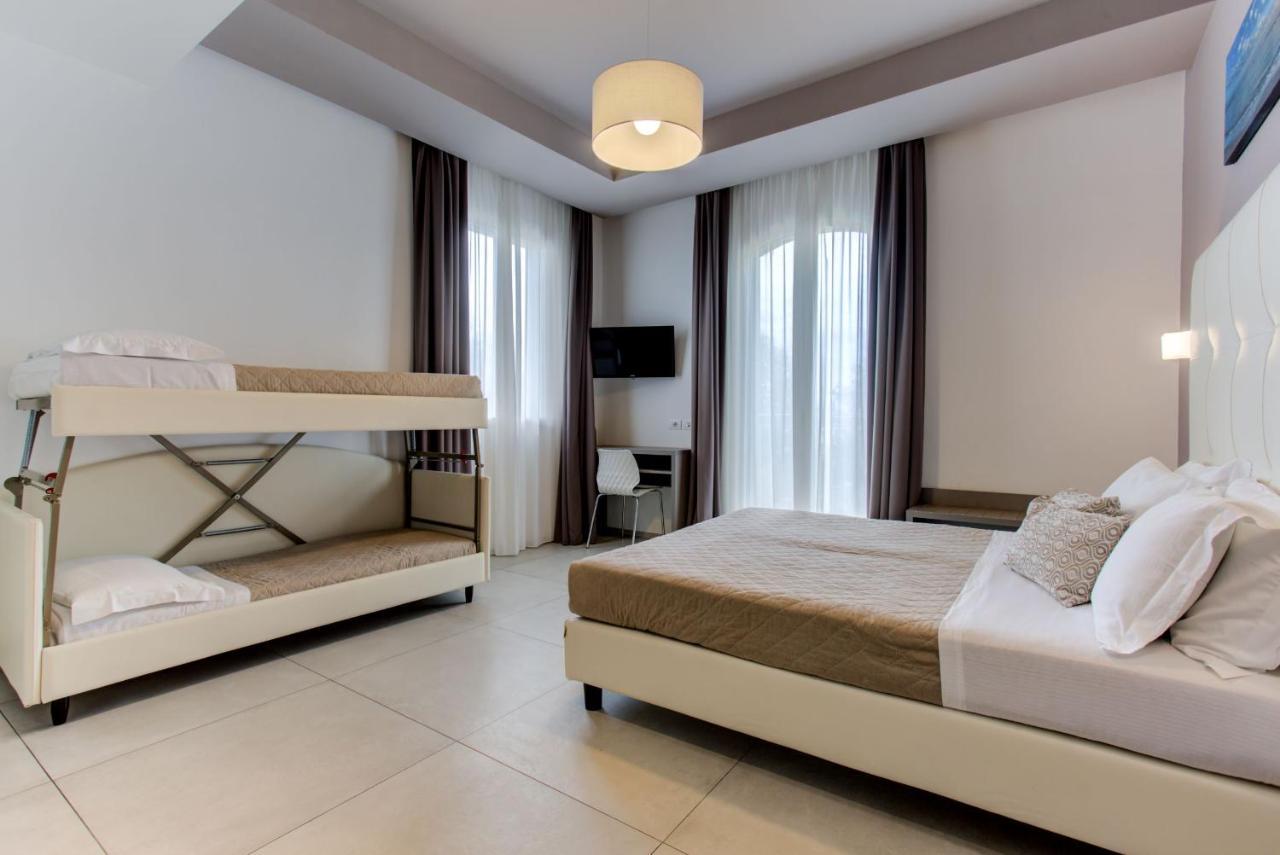 Hotel Villa Augustea Rimini Bagian luar foto