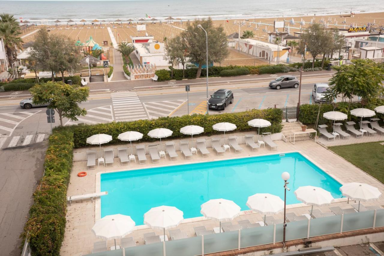 Hotel Villa Augustea Rimini Bagian luar foto