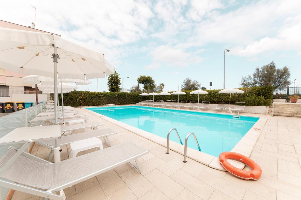 Hotel Villa Augustea Rimini Bagian luar foto