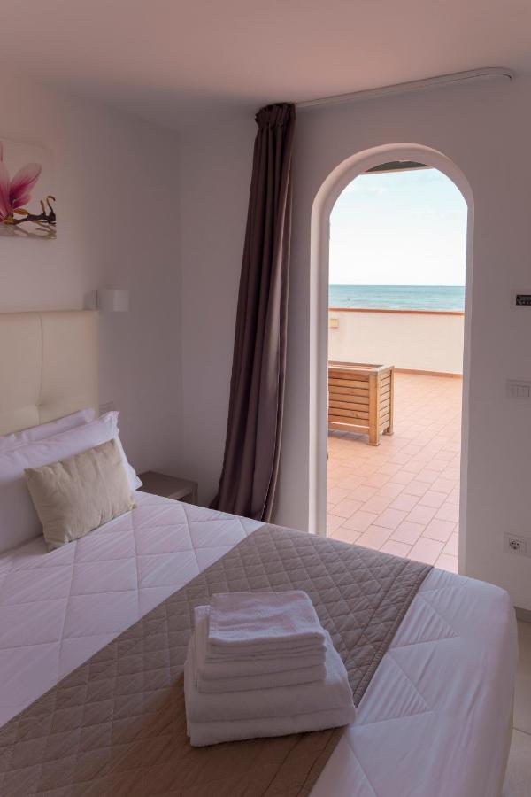 Hotel Villa Augustea Rimini Bagian luar foto