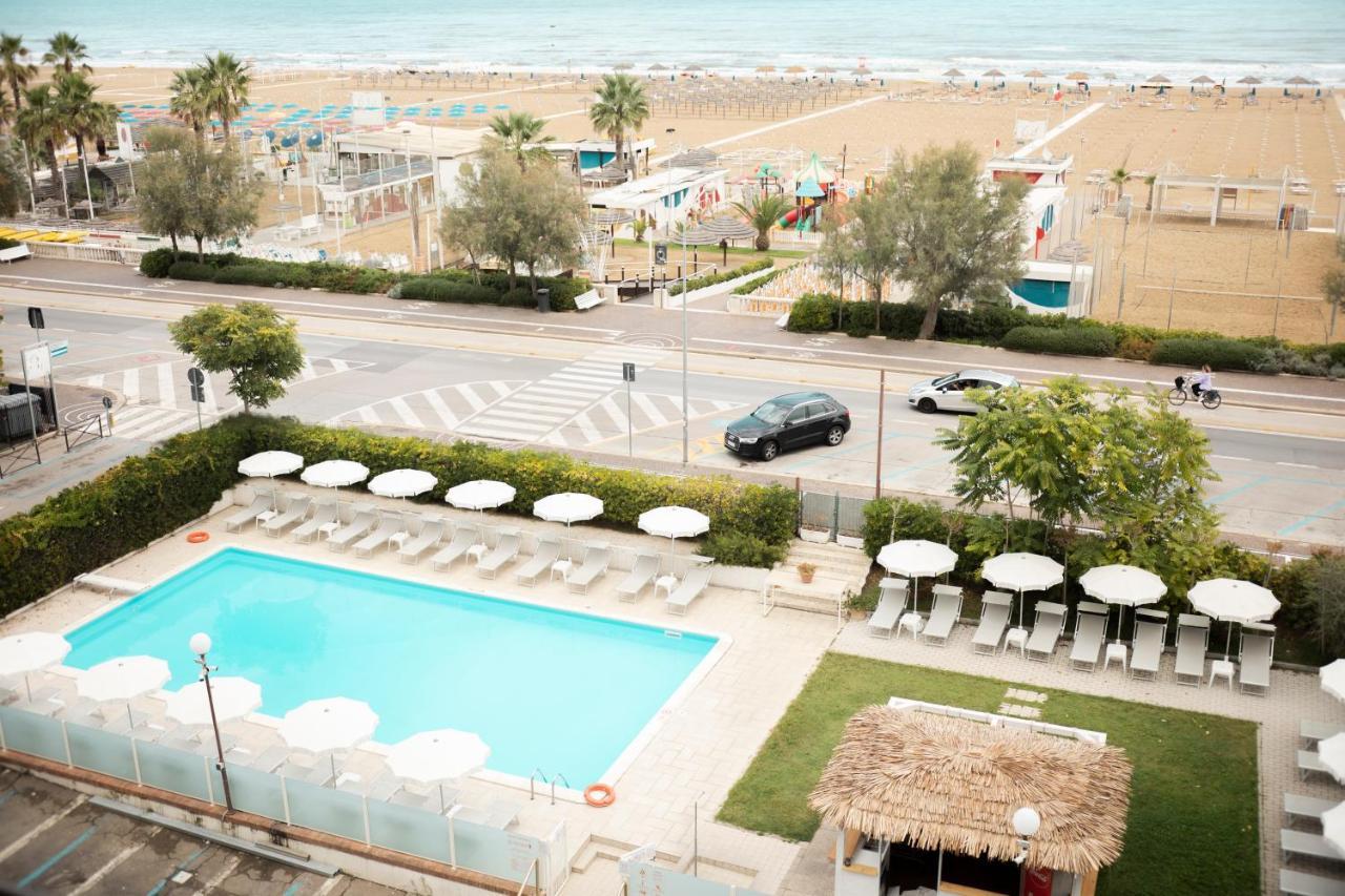 Hotel Villa Augustea Rimini Bagian luar foto