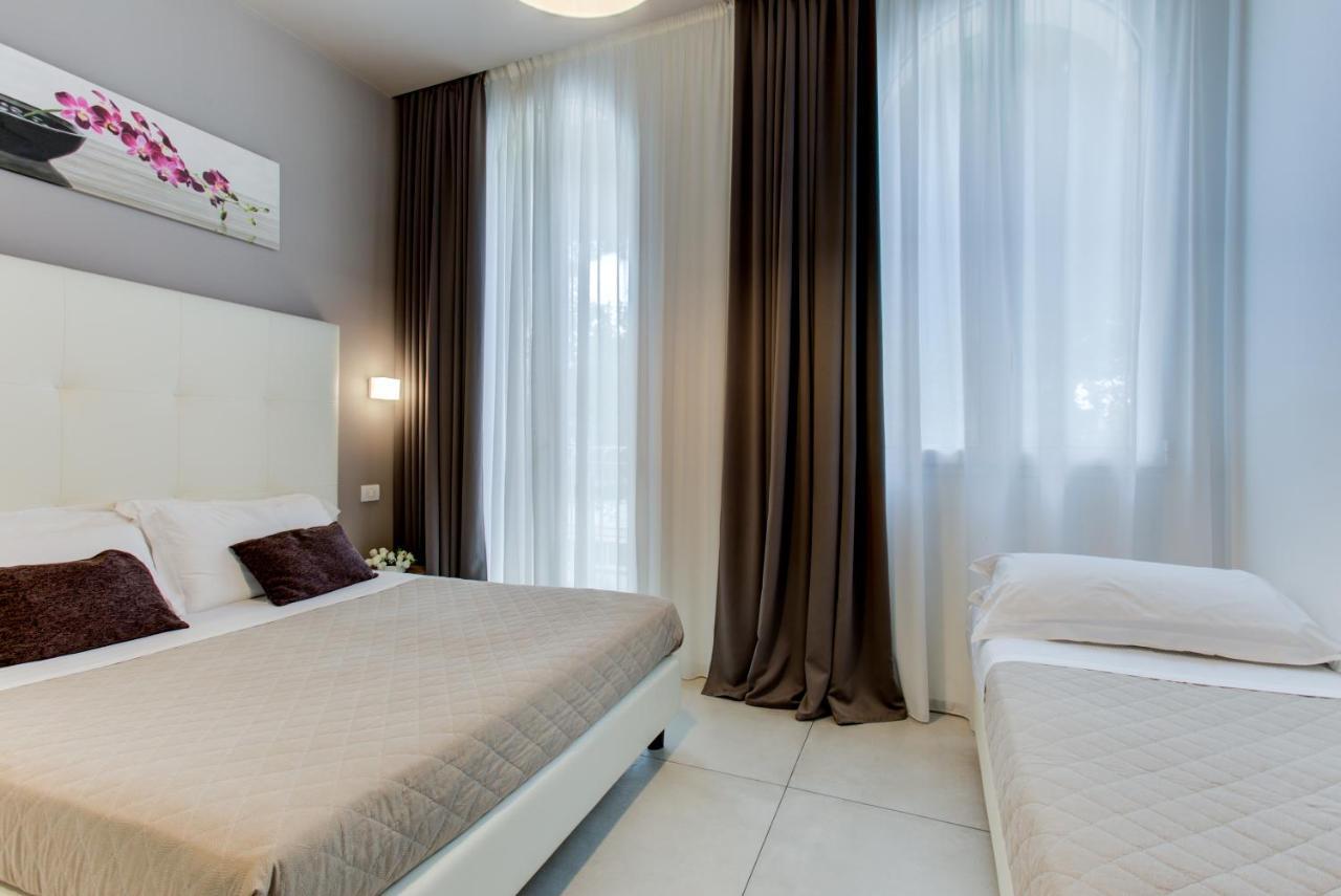 Hotel Villa Augustea Rimini Bagian luar foto