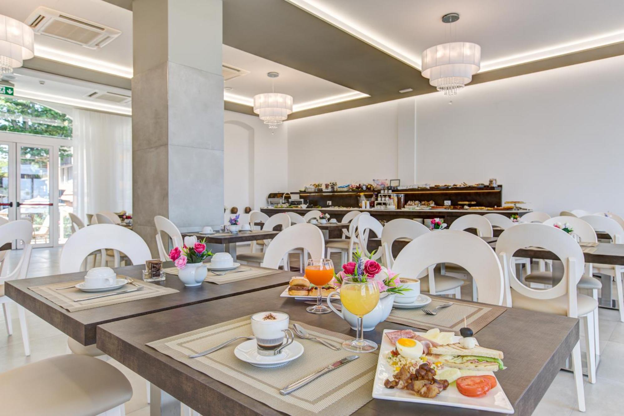 Hotel Villa Augustea Rimini Bagian luar foto
