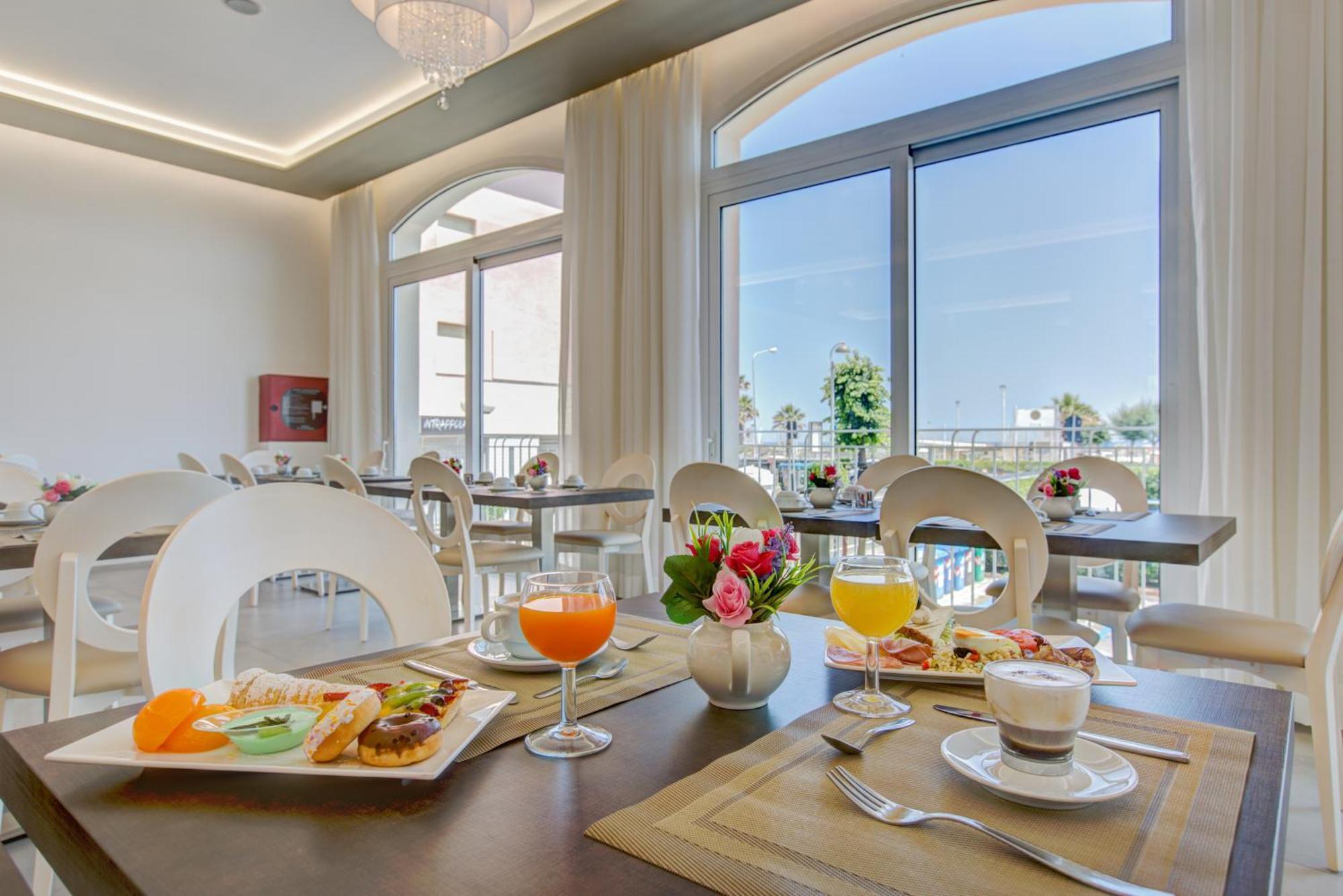 Hotel Villa Augustea Rimini Bagian luar foto