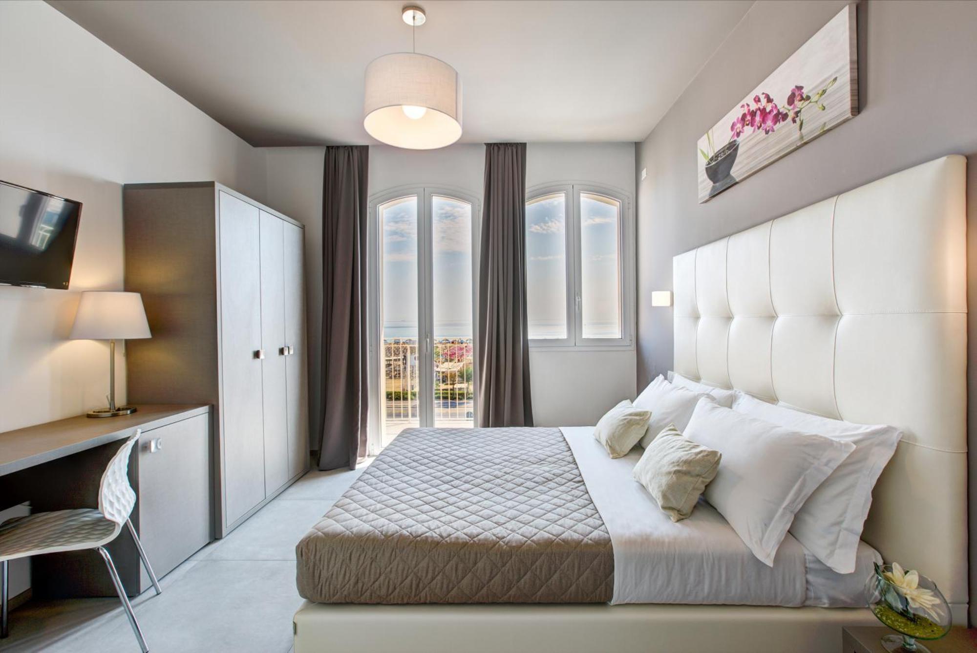 Hotel Villa Augustea Rimini Bagian luar foto