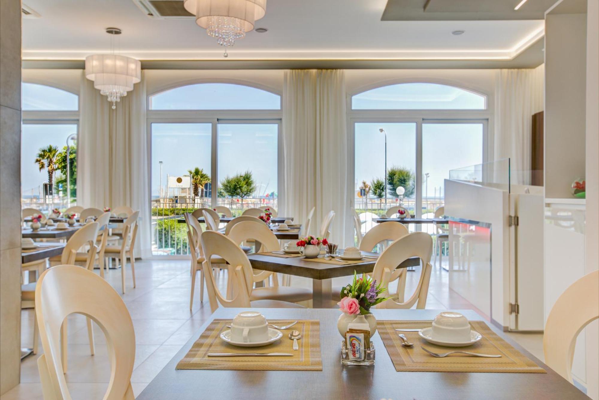 Hotel Villa Augustea Rimini Bagian luar foto