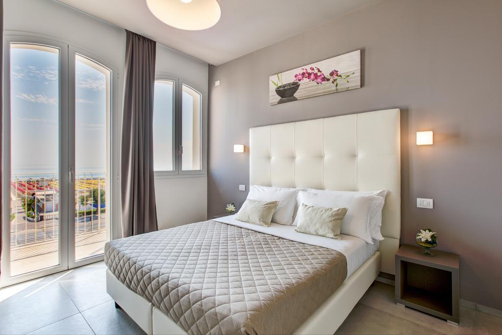 Hotel Villa Augustea Rimini Bagian luar foto
