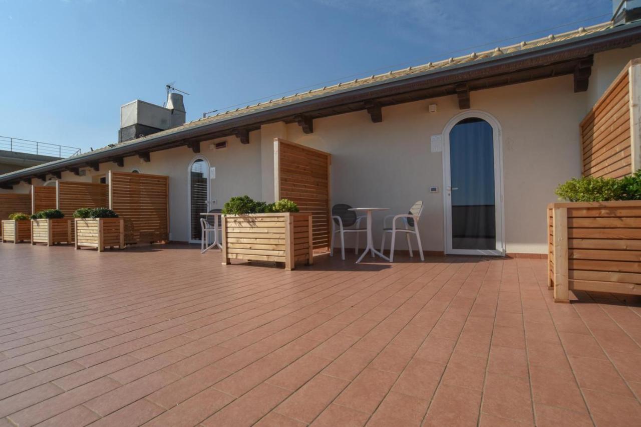Hotel Villa Augustea Rimini Bagian luar foto