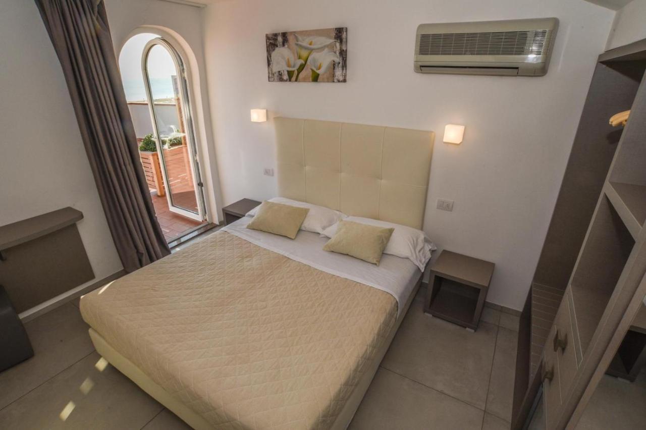 Hotel Villa Augustea Rimini Bagian luar foto