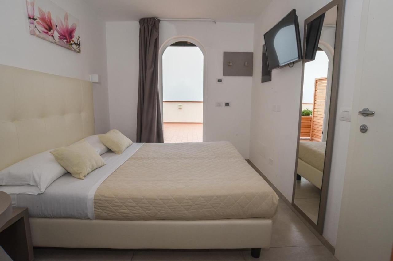 Hotel Villa Augustea Rimini Bagian luar foto