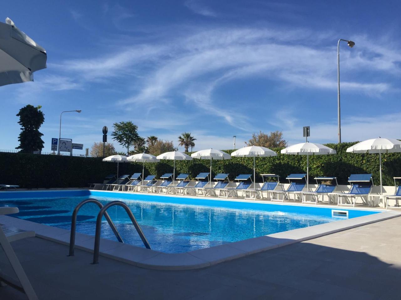 Hotel Villa Augustea Rimini Bagian luar foto